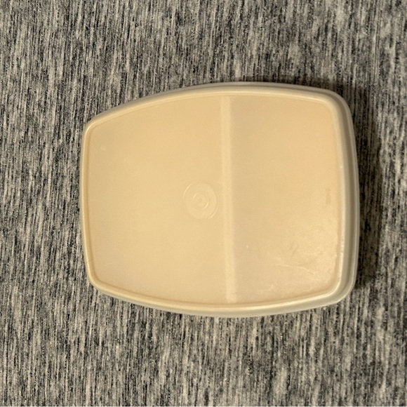 Vintage Tupperware Snack Container - Picture 2 of 4